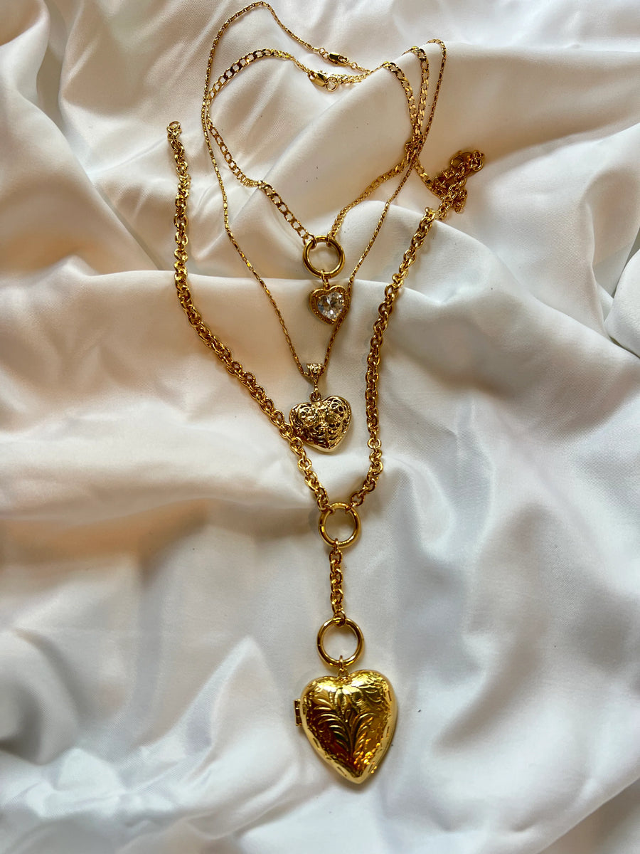 VANESSA MOONEY The Aphrodite Heart Necklace In Gold